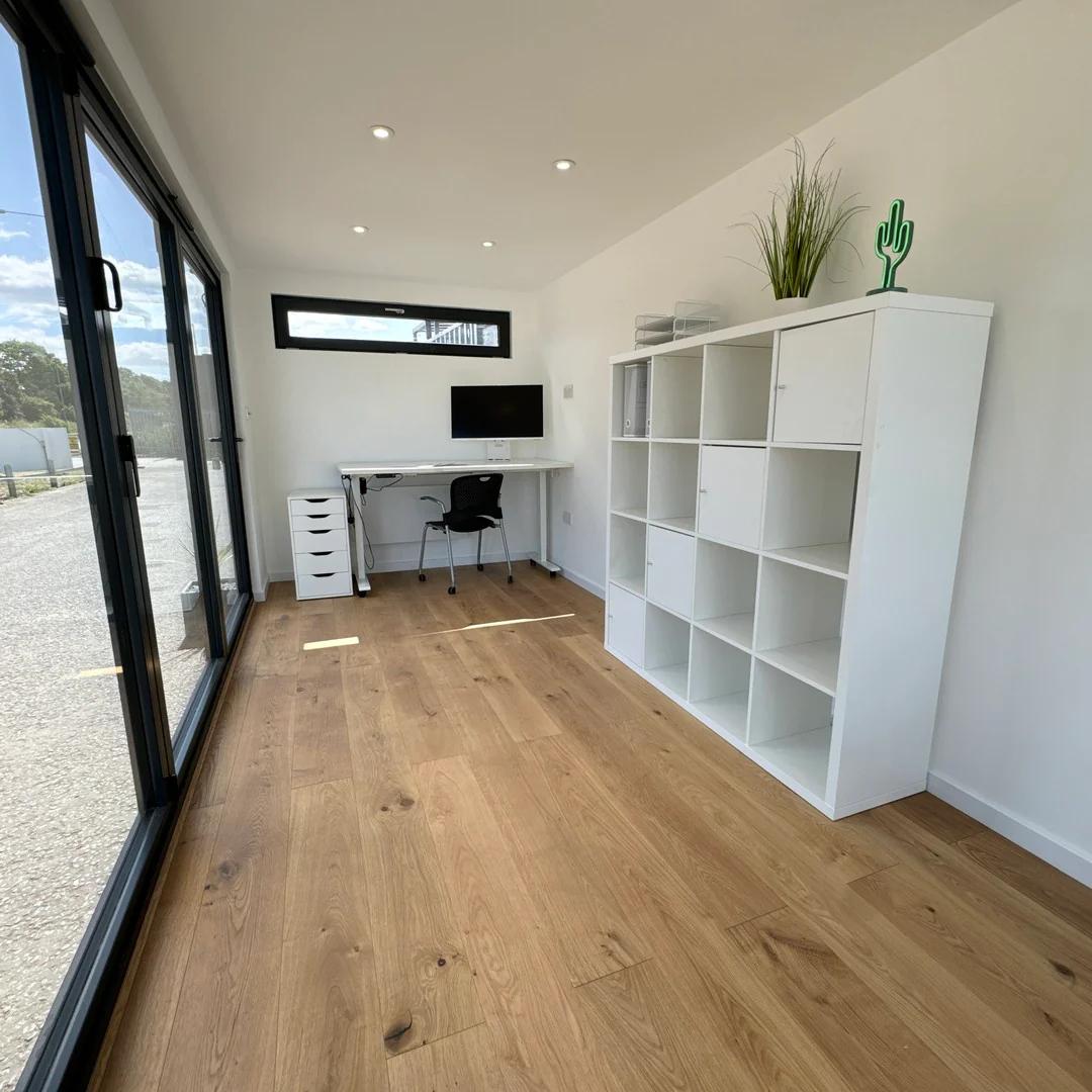 Oficina de Jardín 20x8ft CONVERSION DE CONTENEDOR DE TRANSPORTE A MEDIDA | Edificio Portátil