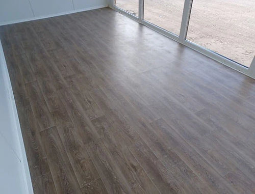 CONTENEDOR DE OFICINA OPEN SPACE 3×6 CON VITRINAS
