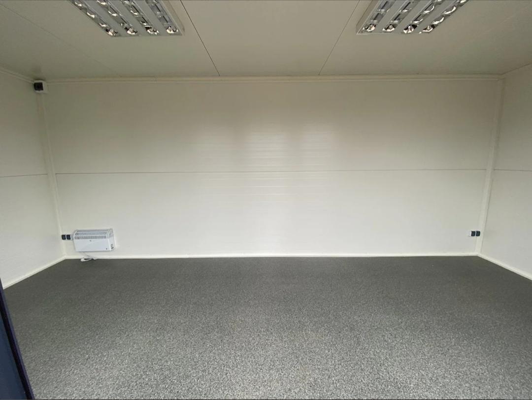 CONTENEDOR DE TIENDA/SALA DE VENTAS/DE OFICINA TIPO CASA DE JARDÍN "LINZ"