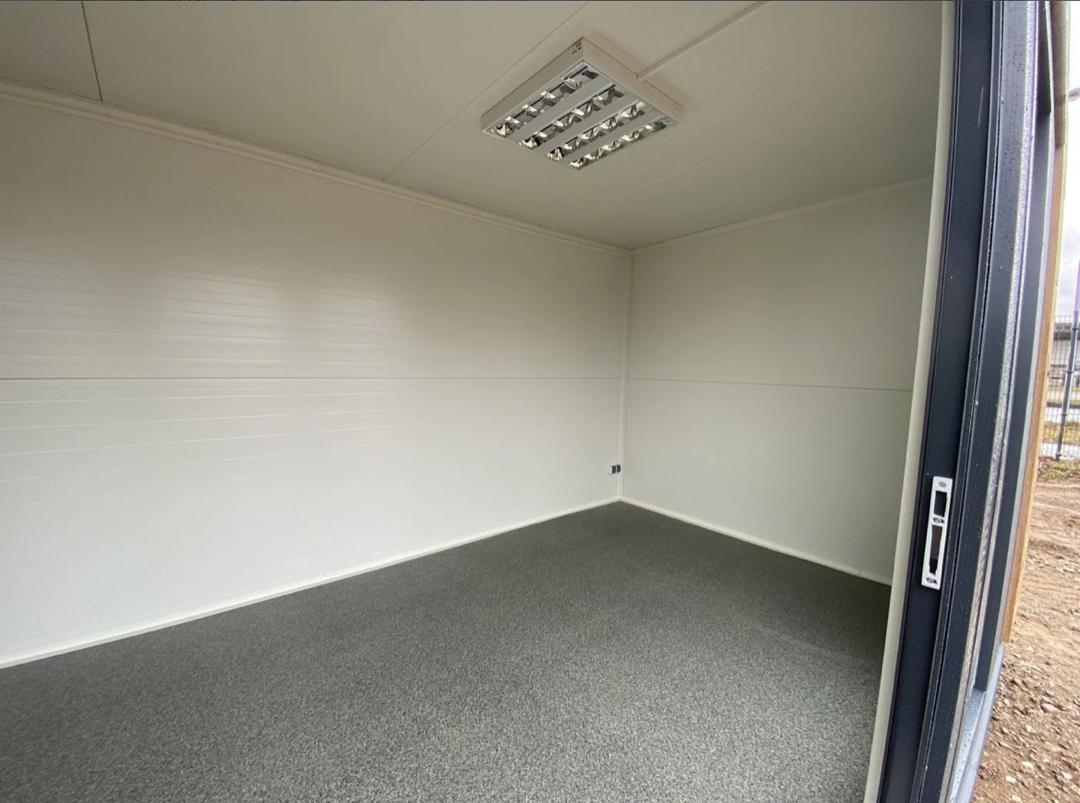 CONTENEDOR DE TIENDA/SALA DE VENTAS/DE OFICINA TIPO CASA DE JARDÍN "LINZ"