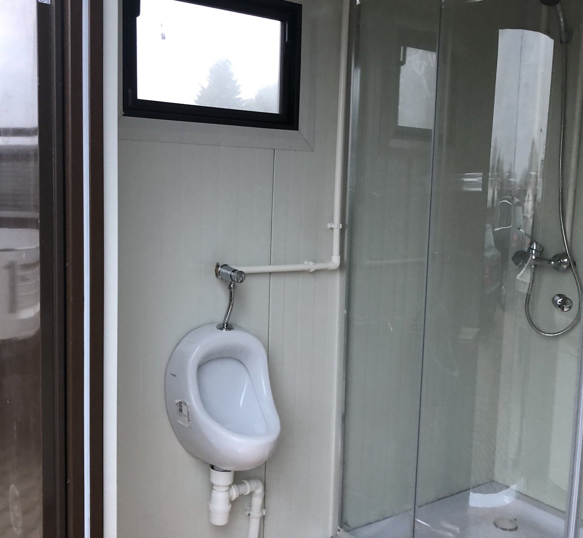 Contenedor de ducha de 4x2 metros