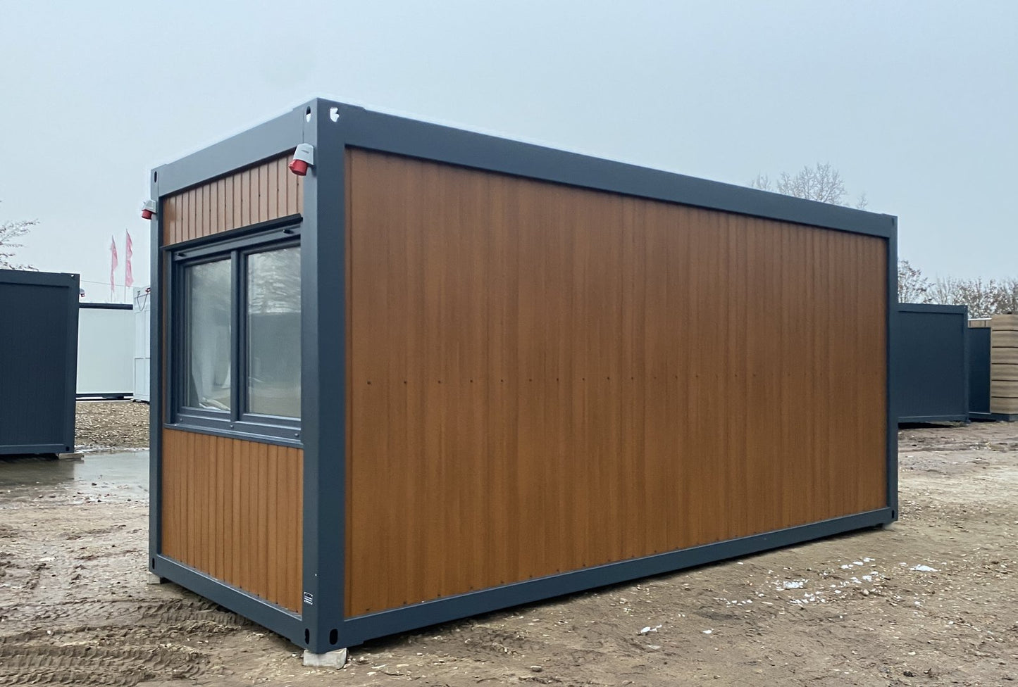 Contenedor de oficina premium apilable 6,00 x 2,43m