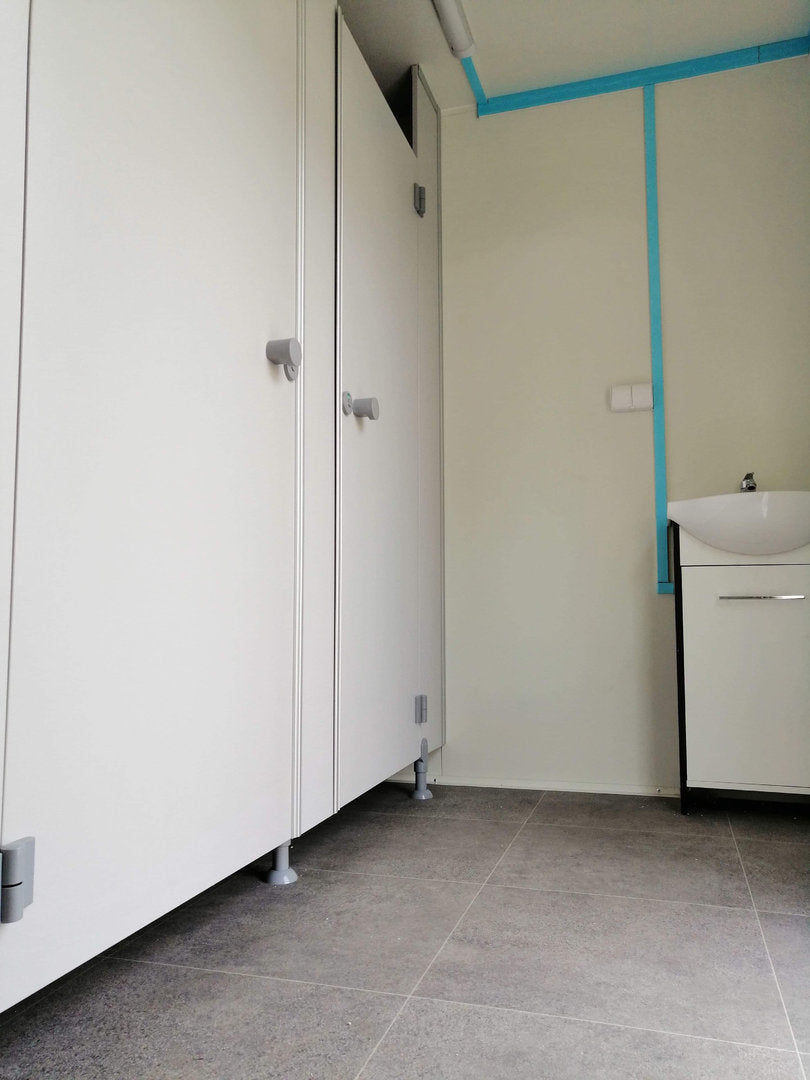 Remolque WC con doble WC 6x2,40 metros.