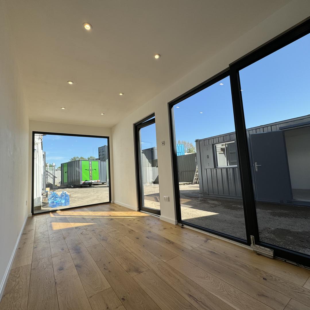 CONVERSIÓN PERSONALIZADA DE CONTENEDOR DE ENVÍO DE 20 x 8 pies | Edificio portátil | Oficina de jardín