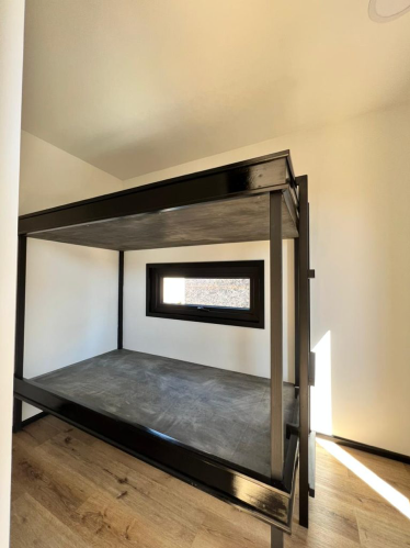 PROYECTO MONDRIÁN – CASA CONTENEDOR MODERNA DE 36 M²