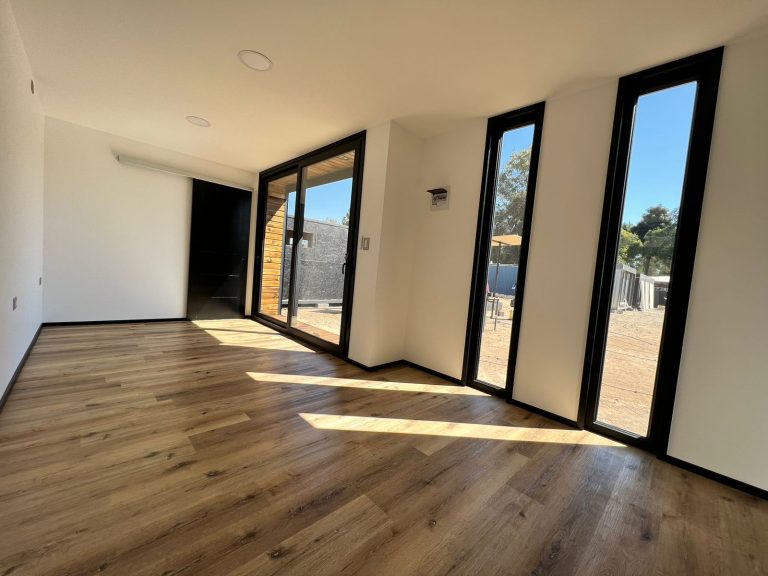 PROYECTO MONDRIÁN – CASA CONTENEDOR MODERNA DE 36 M²