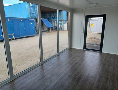 CONTENEDOR DE OFICINA OPEN SPACE 3×6 CON VITRINAS
