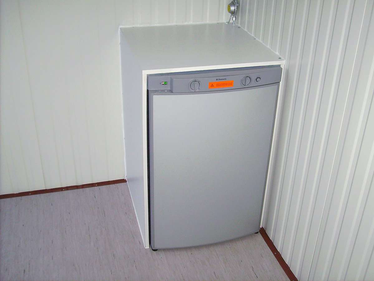 Contenedor de oficina aisaldo de 5m con equipo electrico